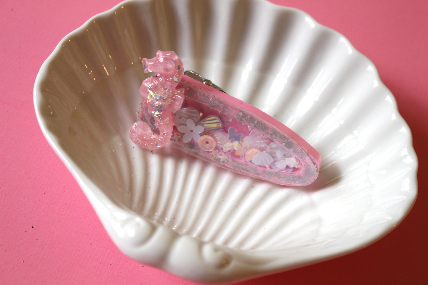 Pink seahorse shaker clip