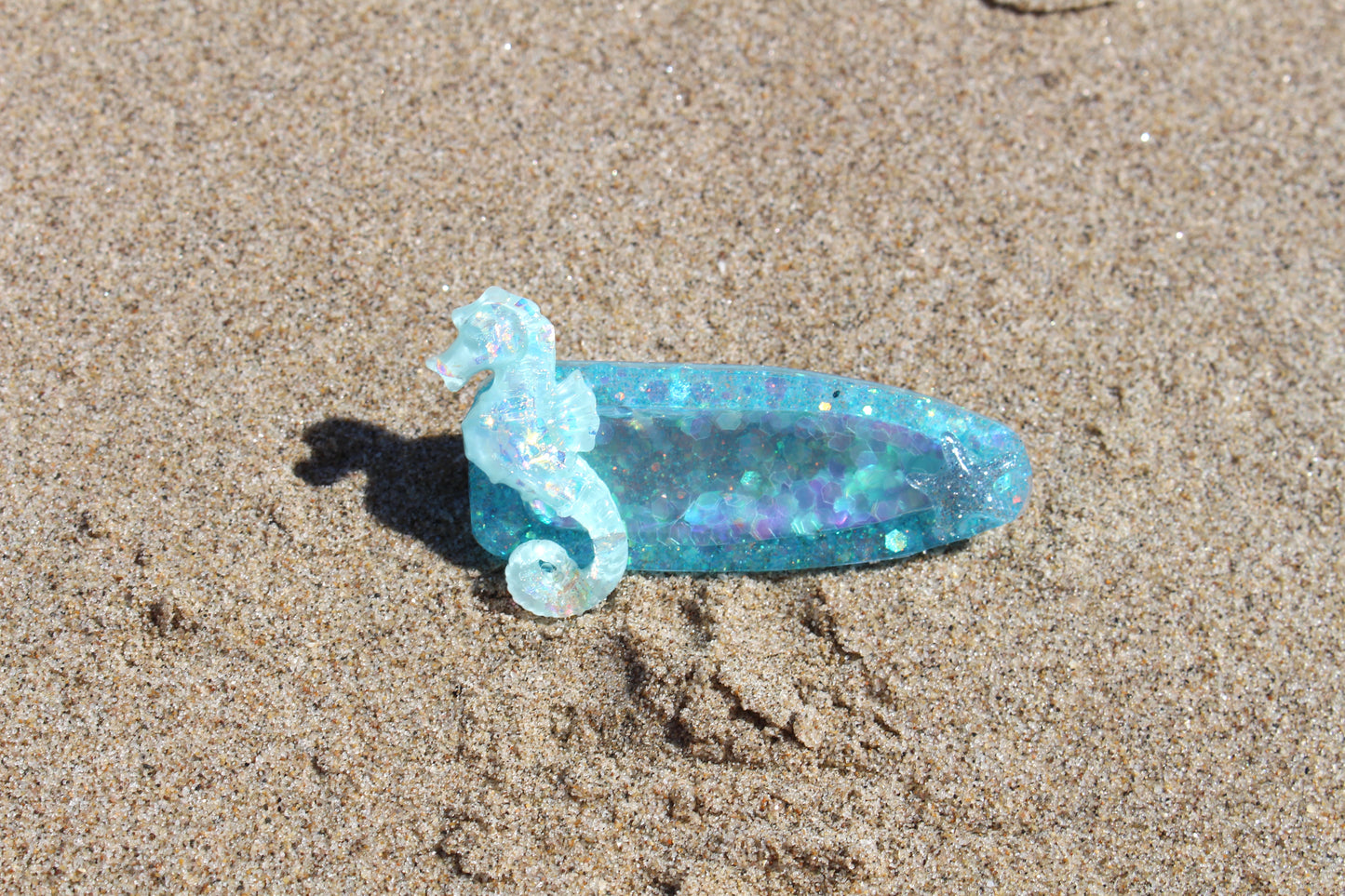 Glitter seahorse shaker clip